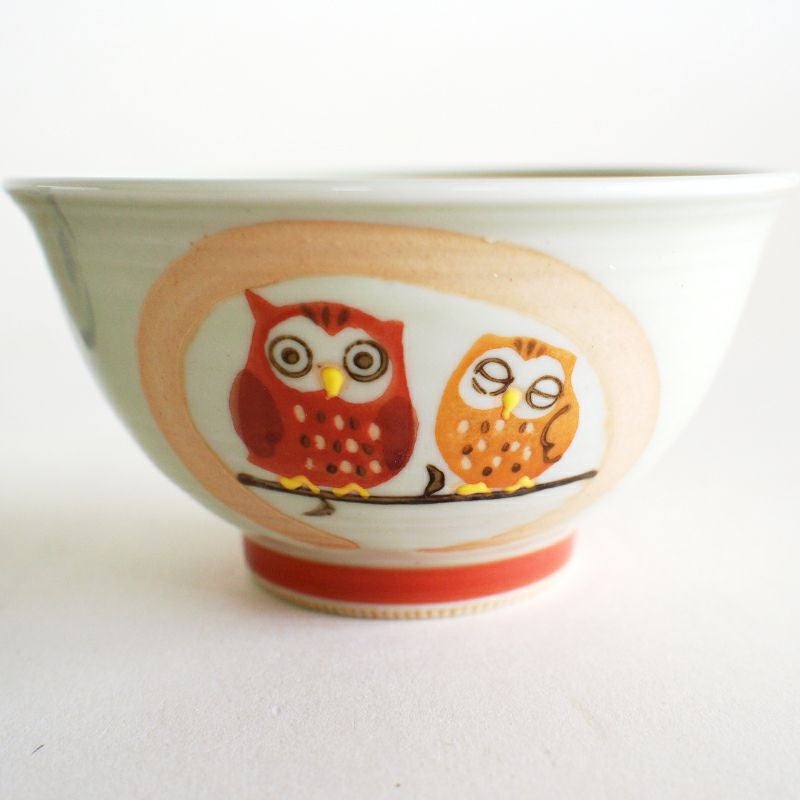 止まり木にとまった親子のふくろう柄です