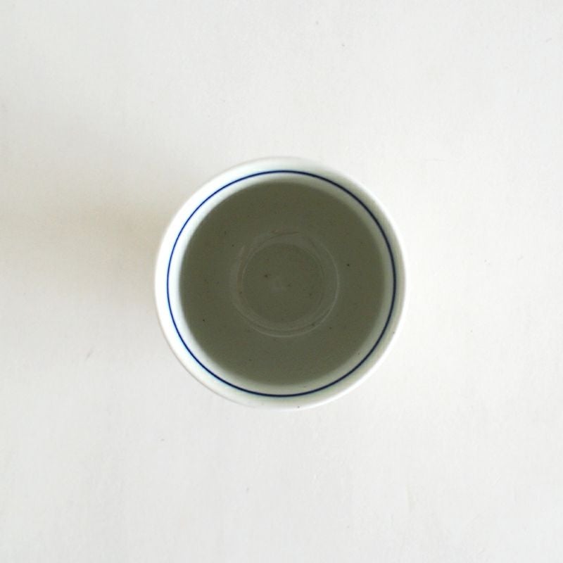 上から見ると青線がアクセントに入っています