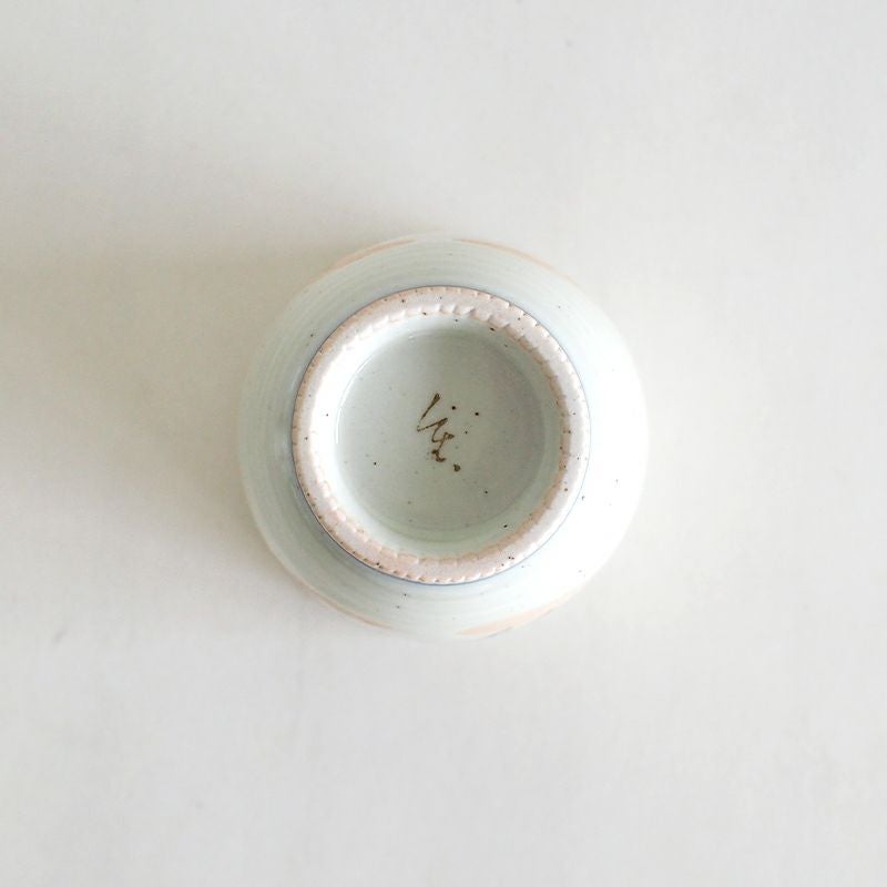 裏には窯元の印が入っています