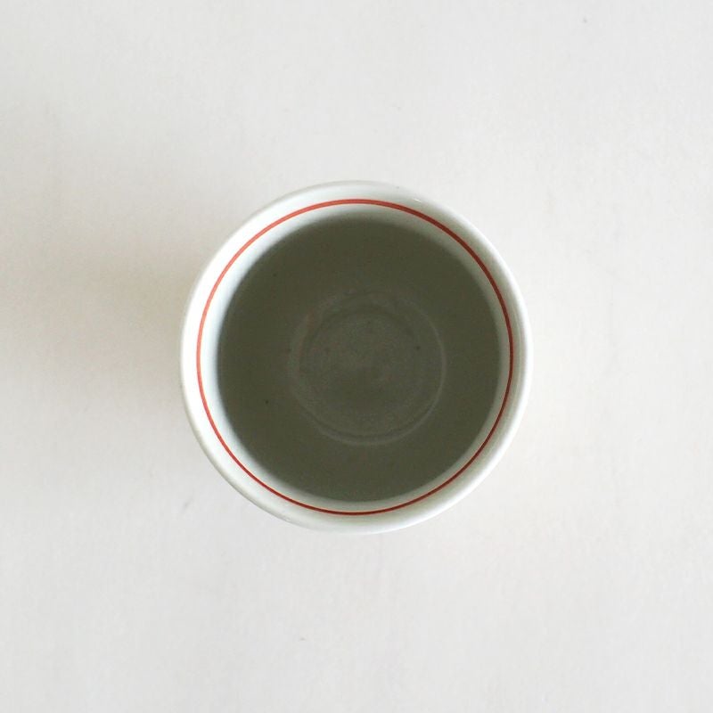 上から見ると赤線がアクセントに入っています