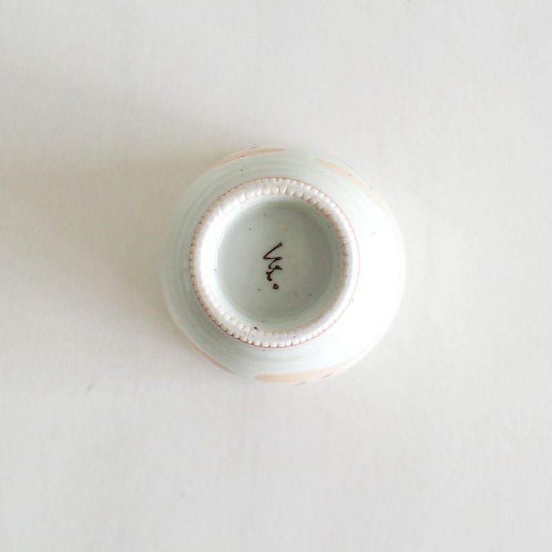 裏には窯元の印が入っています