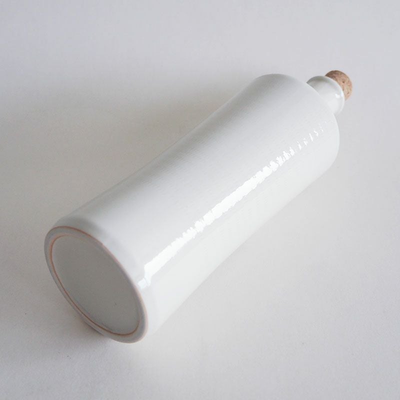 ラジウム鉱石により、一昼夜置くことでまろやかな味わいにしてくれます