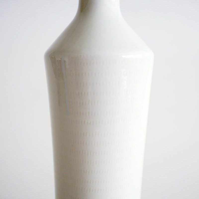 ラジウム鉱石を含む器 スリムボトル 白｜和食器通販｜織部 Online