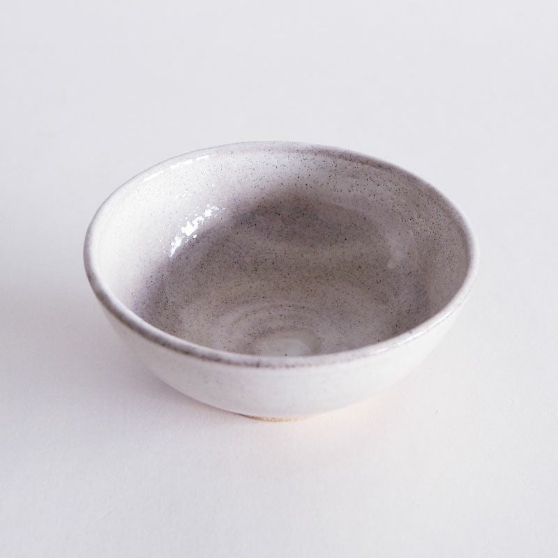 渦を巻くような釉薬の掛け方です