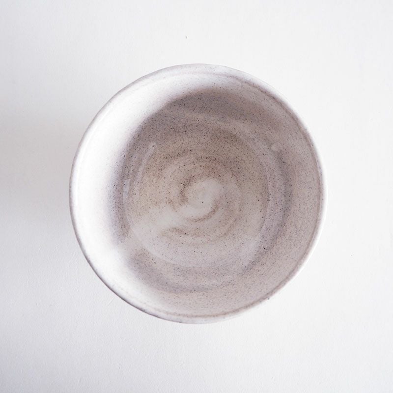 渦を巻くような釉薬の掛け方です