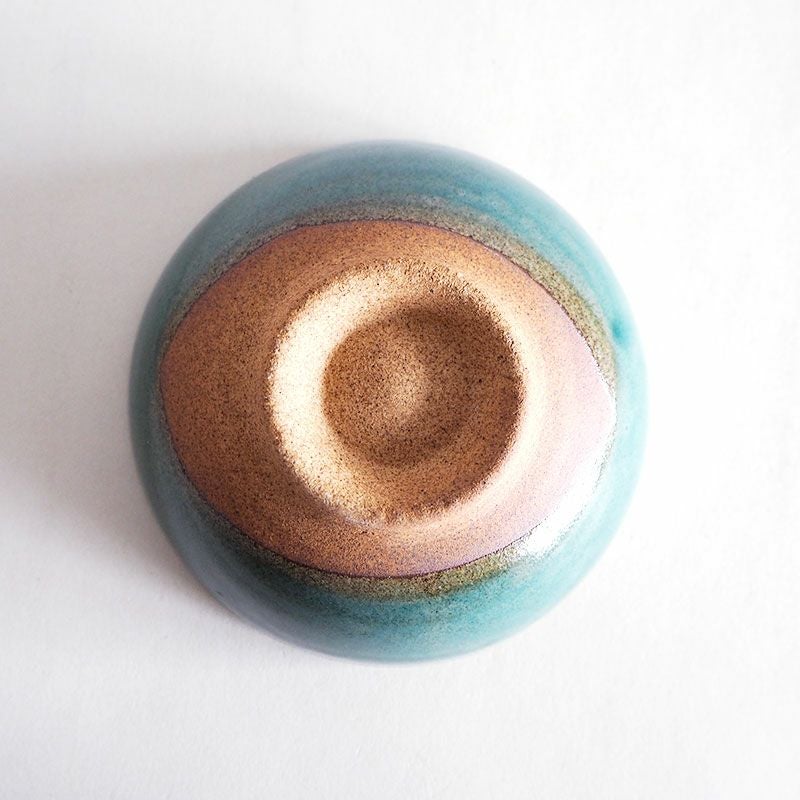 素地の質感を生かしたデザイン