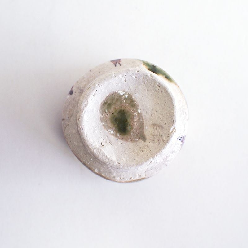 美濃焼らしさを感じる緑釉が印象的