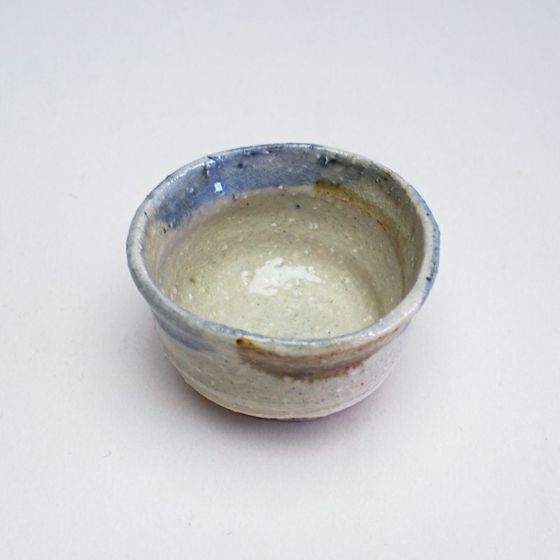 青茶白の釉薬が絶妙な色合いを醸し出しています