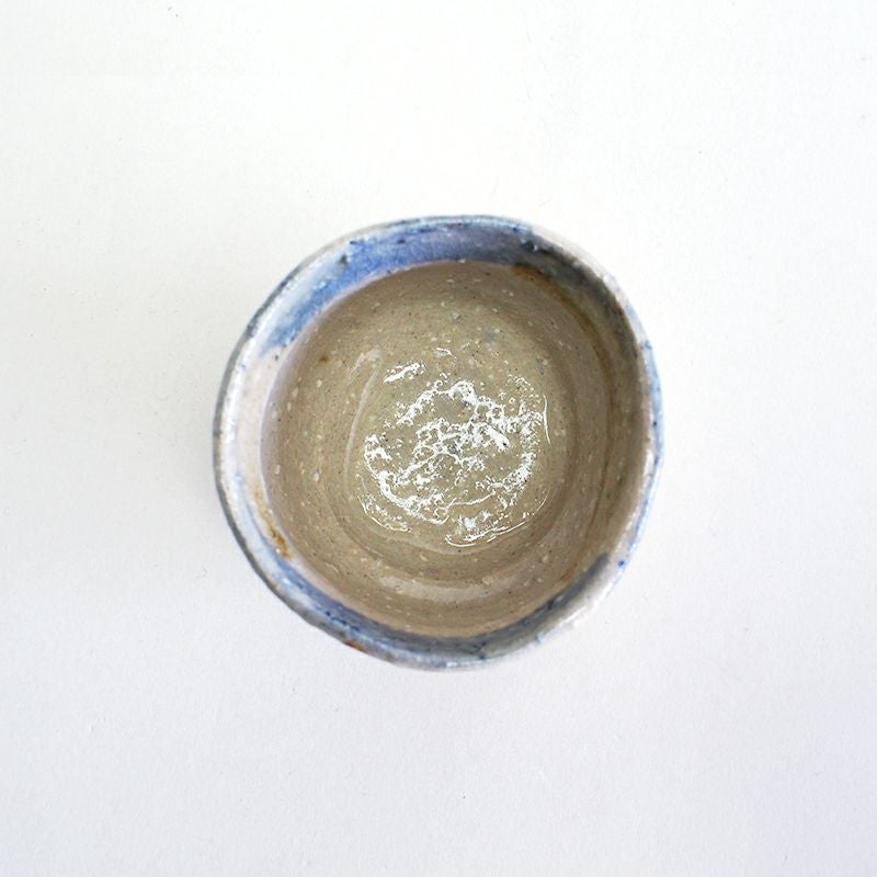 青茶白の釉薬が絶妙な色合いを醸し出しています