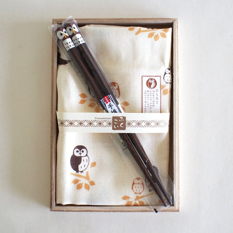 ふくろうのガーゼ手拭いとお箸をセットしました