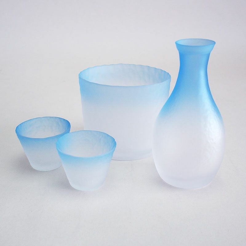 ボウル、徳利、ぐい呑みのセットです