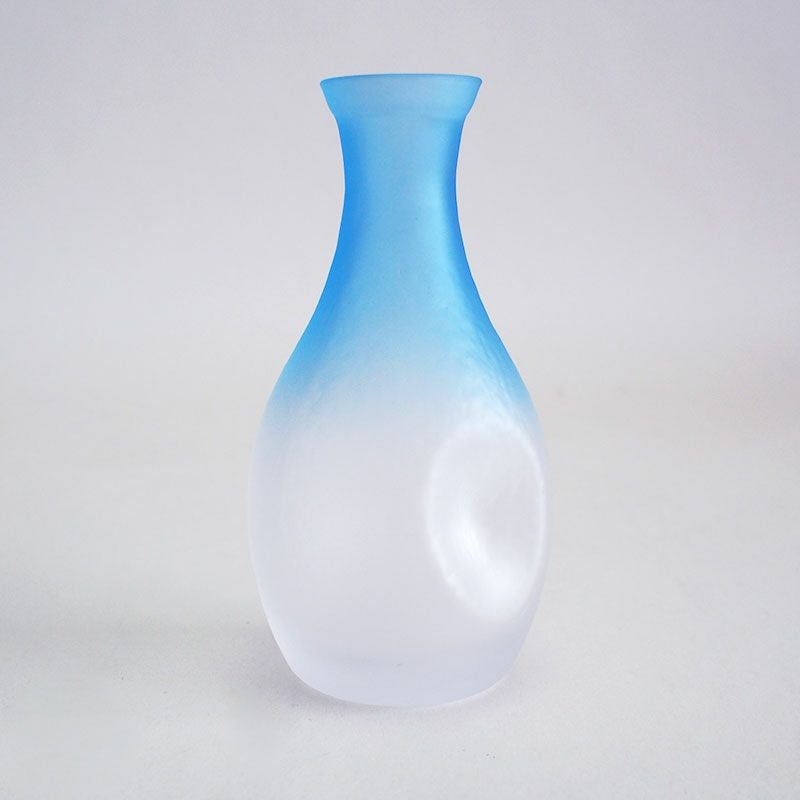 窪みのある持ちやすいい形状です