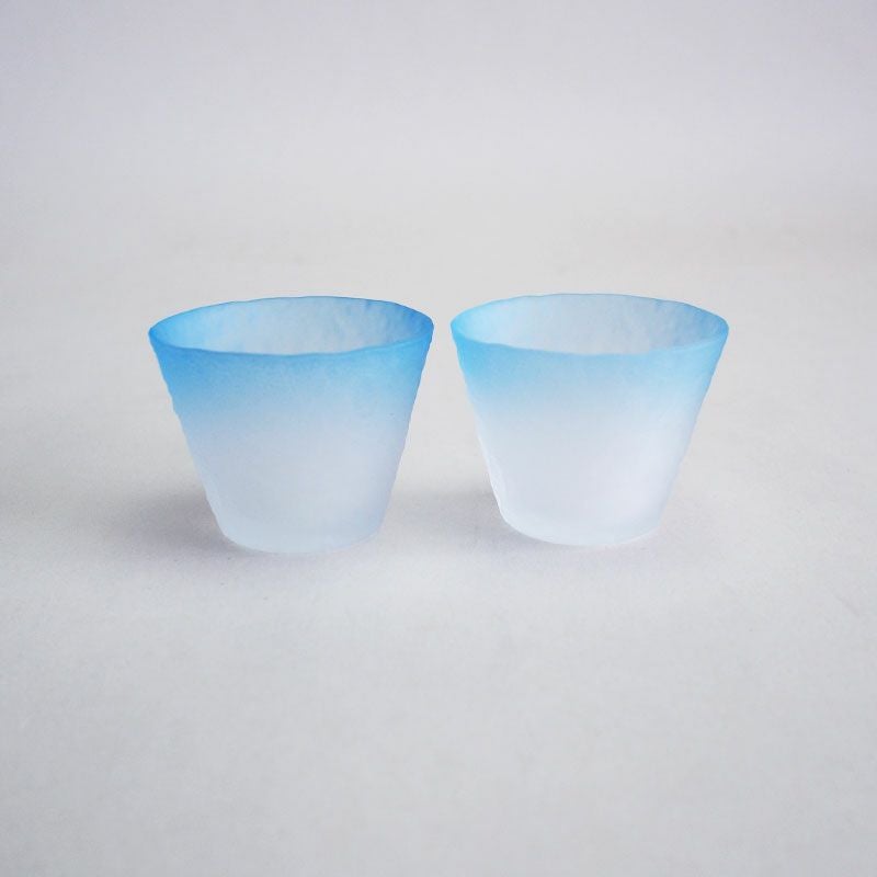 涼し気な印象のぐい呑みです