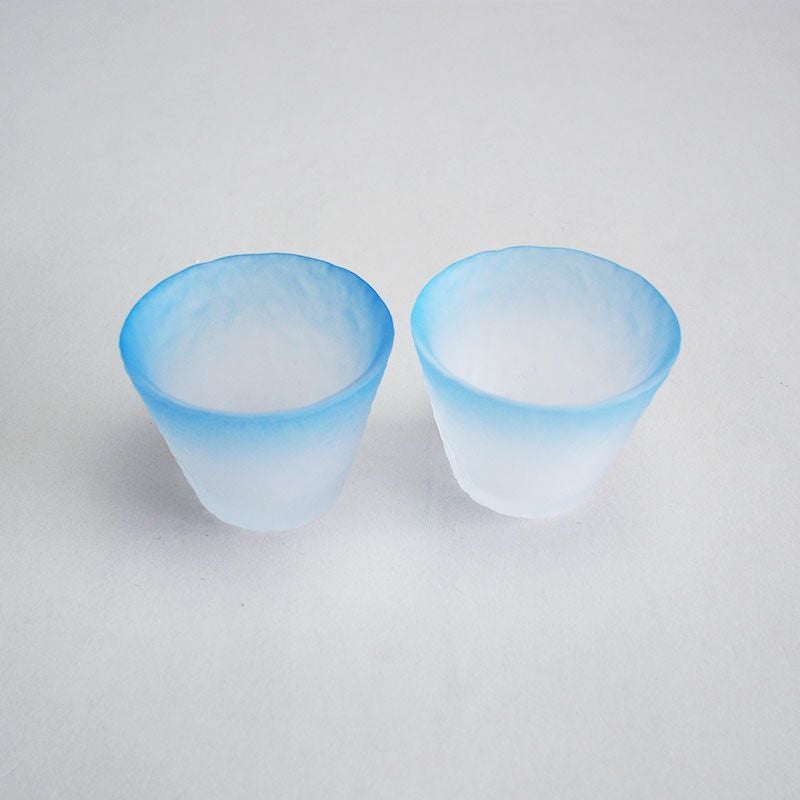 涼し気な印象のぐい呑みです