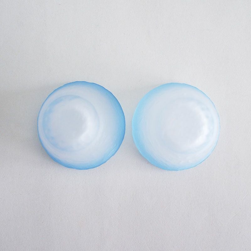 霧がかった表情がより冷たさを感じさせます