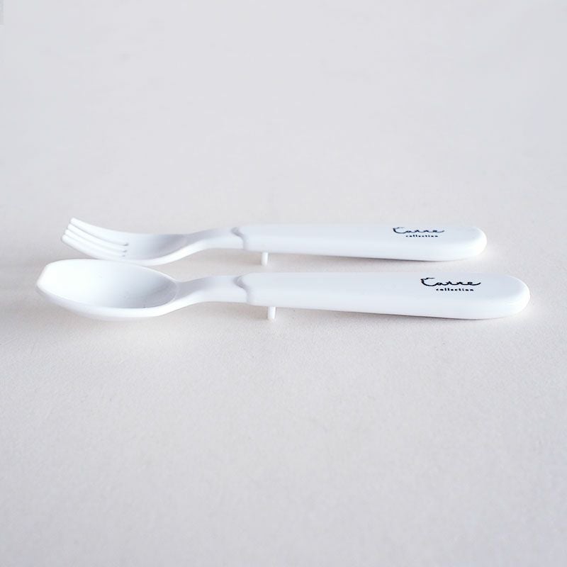 先がテーブルに着かない台座が付いています