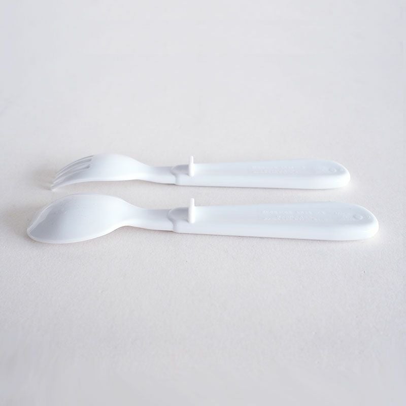 先がテーブルに着かない台座が付いています