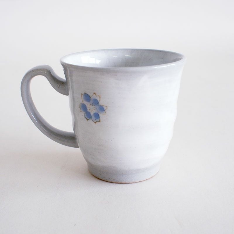 淡い色合いがやさしいマグカップです