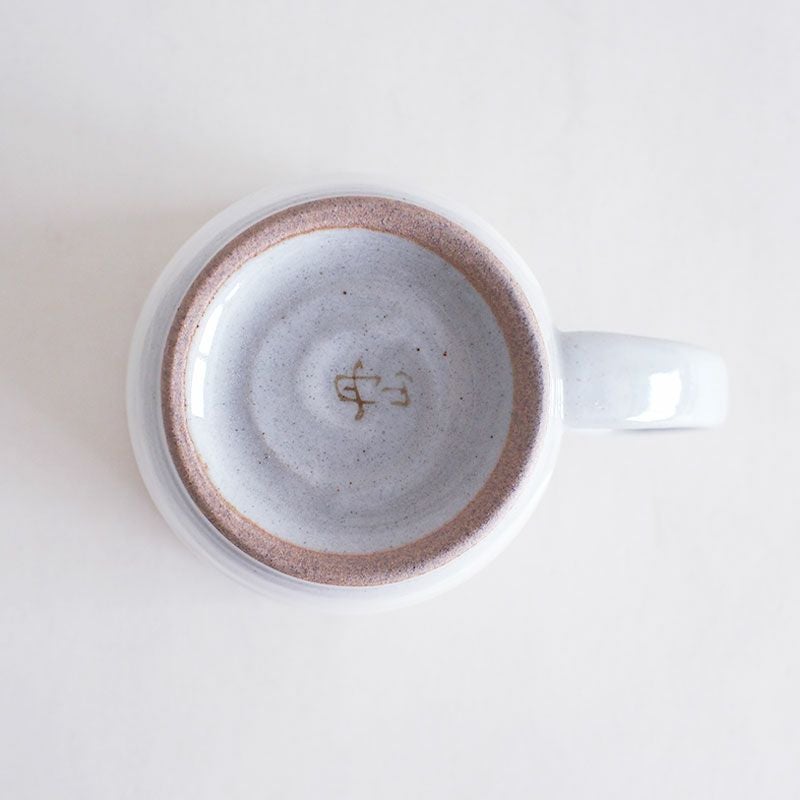 窯元の裏印が入ります