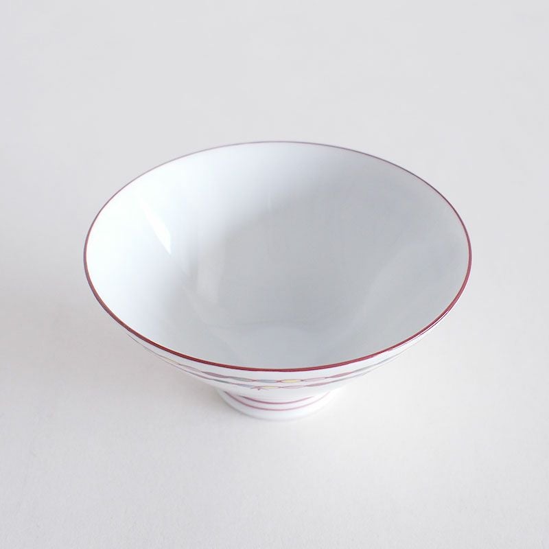 薄くて軽い上品なご飯茶碗です