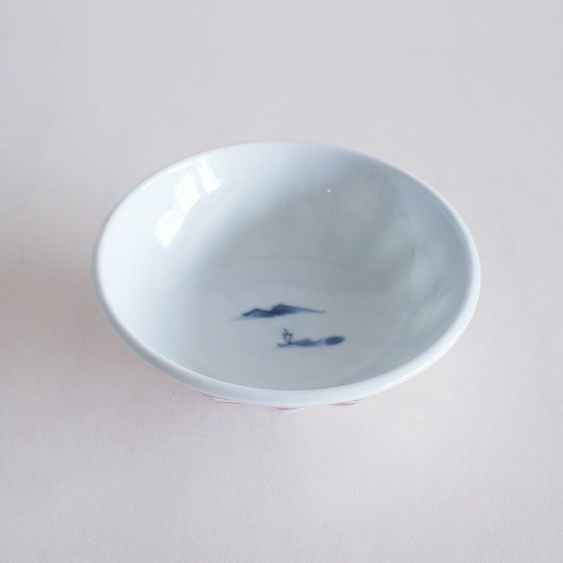 蓋の内側にも山水が描かれています