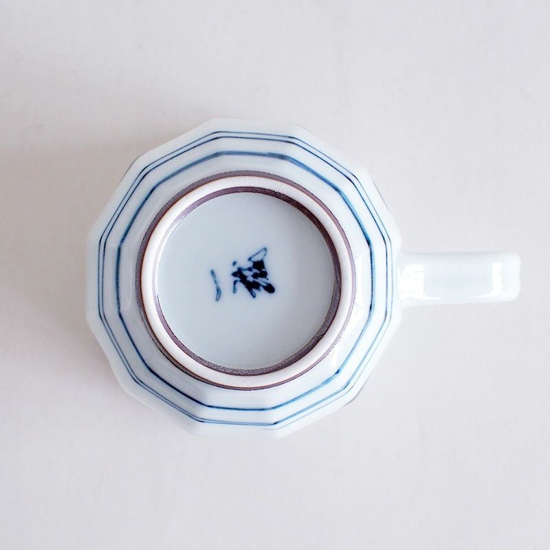 窯元の裏印が入ります