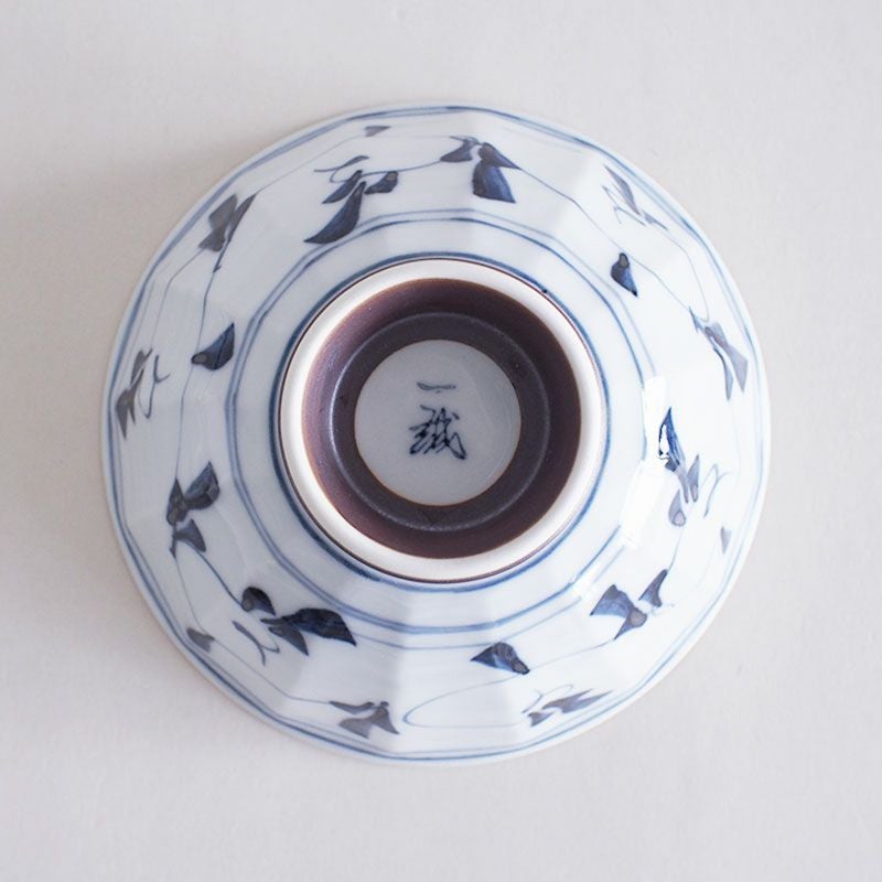 窯元の裏印が入ります