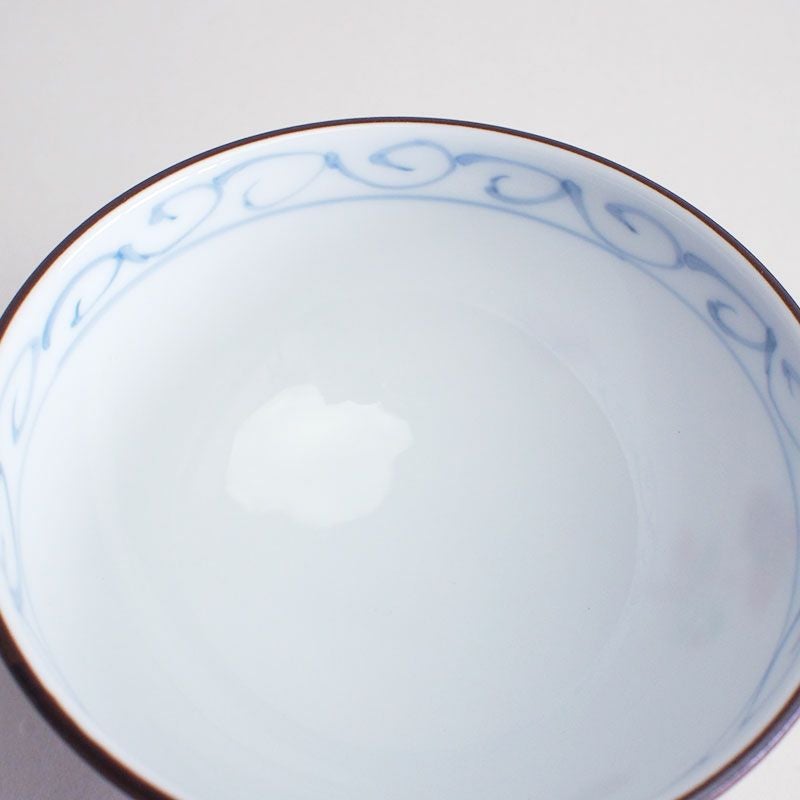 手に馴染みやすく、軽量に作られています