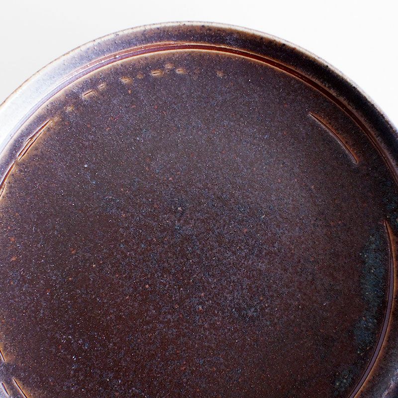 窯変が趣のある風合いを出しています