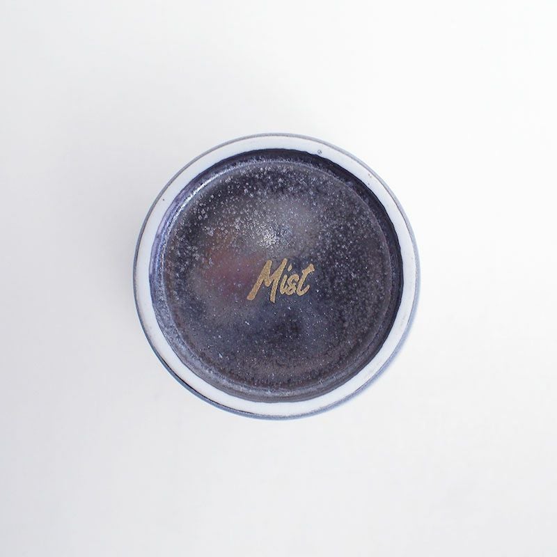 有田焼の窯元である陶悦窯の裏印が入っています