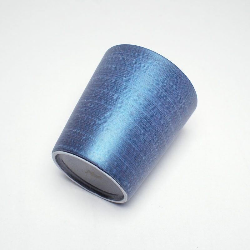 マットな質感でミスト（霧）のような風合いです