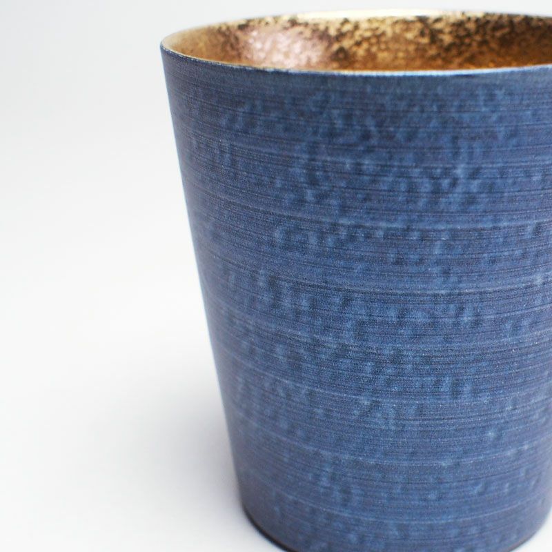 陶器の温もりも感じる質感です