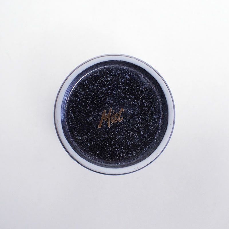 有田焼の窯元である陶悦窯の裏印が入っています