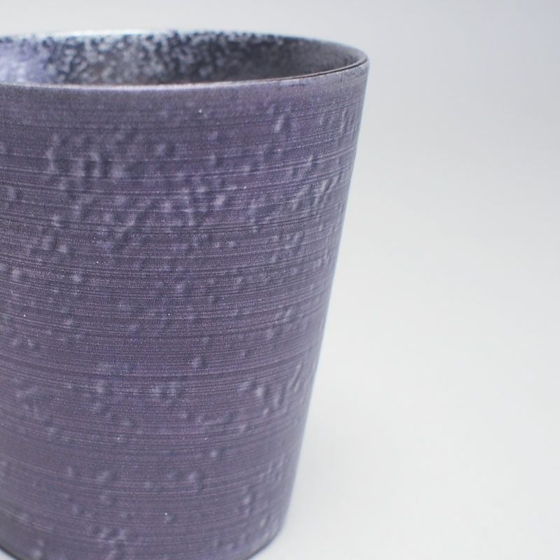 陶器の温もりも感じる質感です