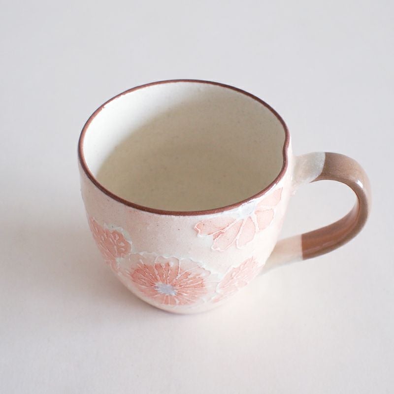 口縁に引かれたラインが器を引き締めます