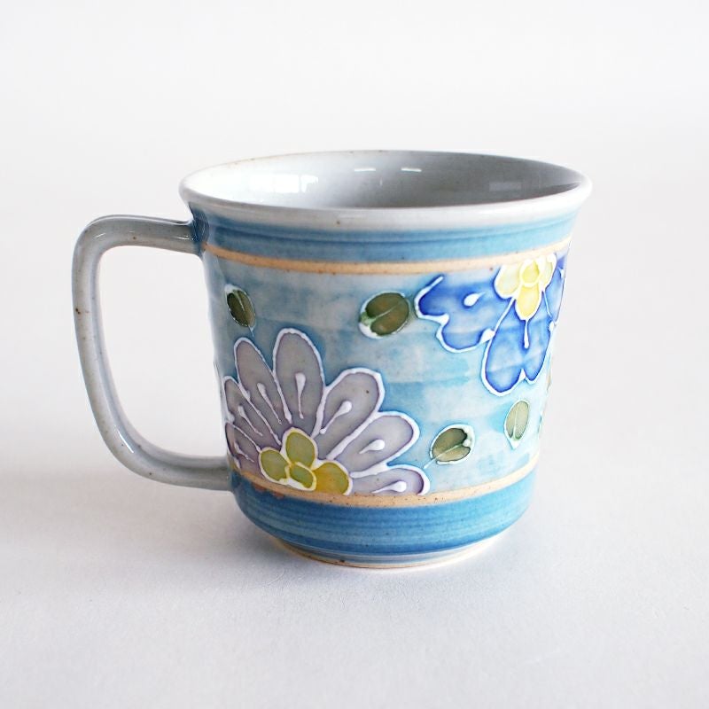 一珍とは釉薬を絞り出して絵柄を付ける手法です