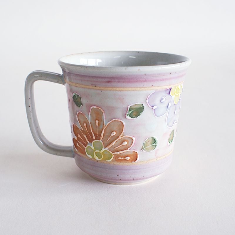 一珍とは釉薬を絞り出して絵柄を付ける手法です