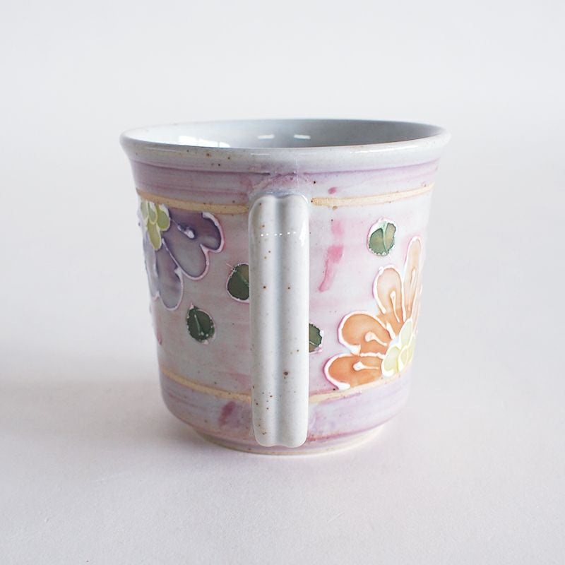 手作りの風合いがやさしいマグです