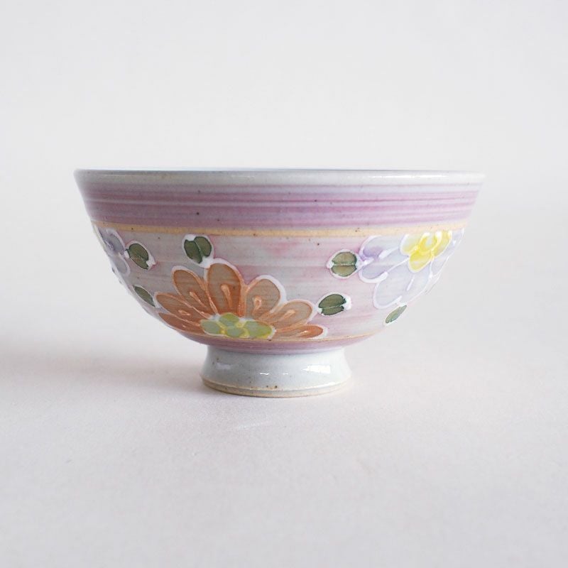 一珍とは釉薬を絞り出して絵柄を付ける手法です