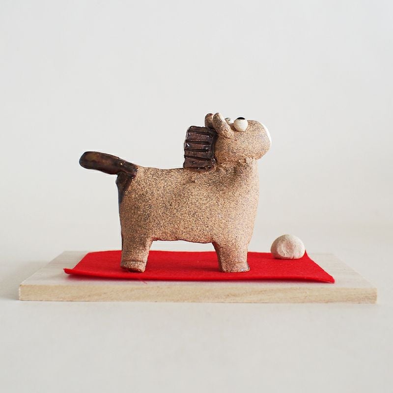 午は力強く駆ける馬の姿から、発展や成功を導くと信じられています