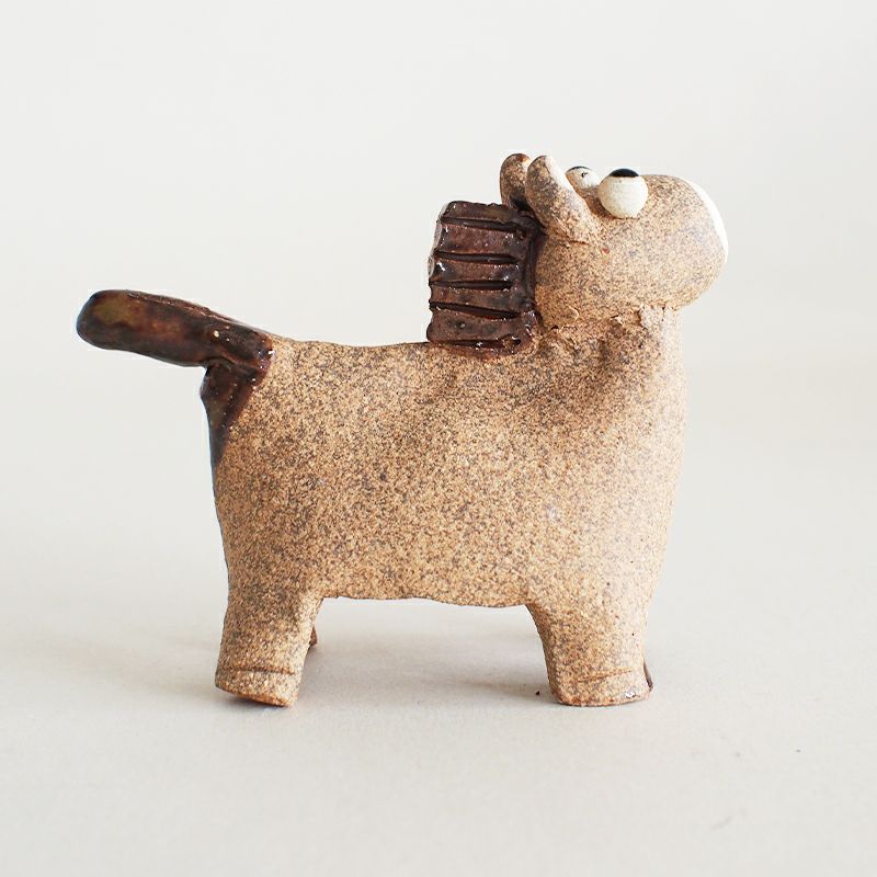 ひとつひとつ手作りのため、表情などに違いがあります