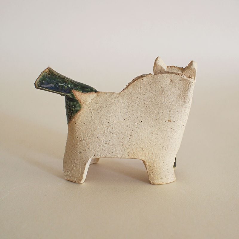 ひとつひとつ手作りのため、表情などに違いがあります