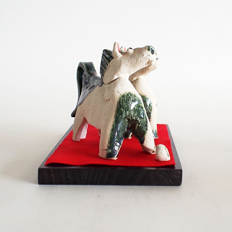 型を使わず手作りに拘り、丁寧な手作業で作られています