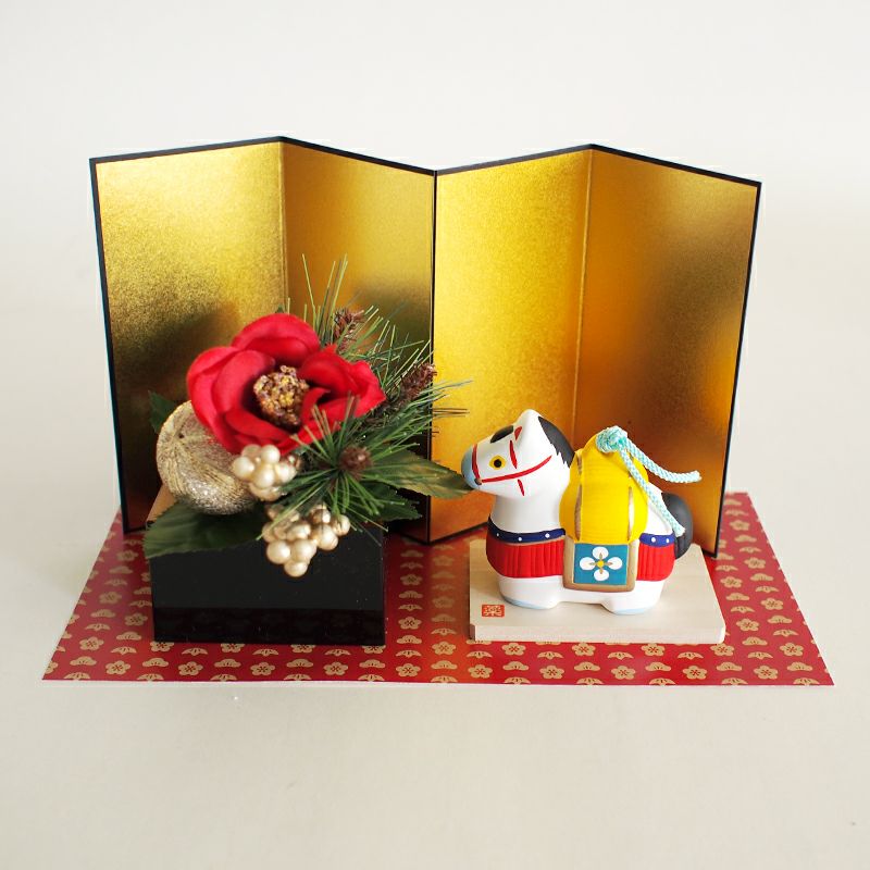 箱についている敷き紙で飾るとかわいい雰囲気になります