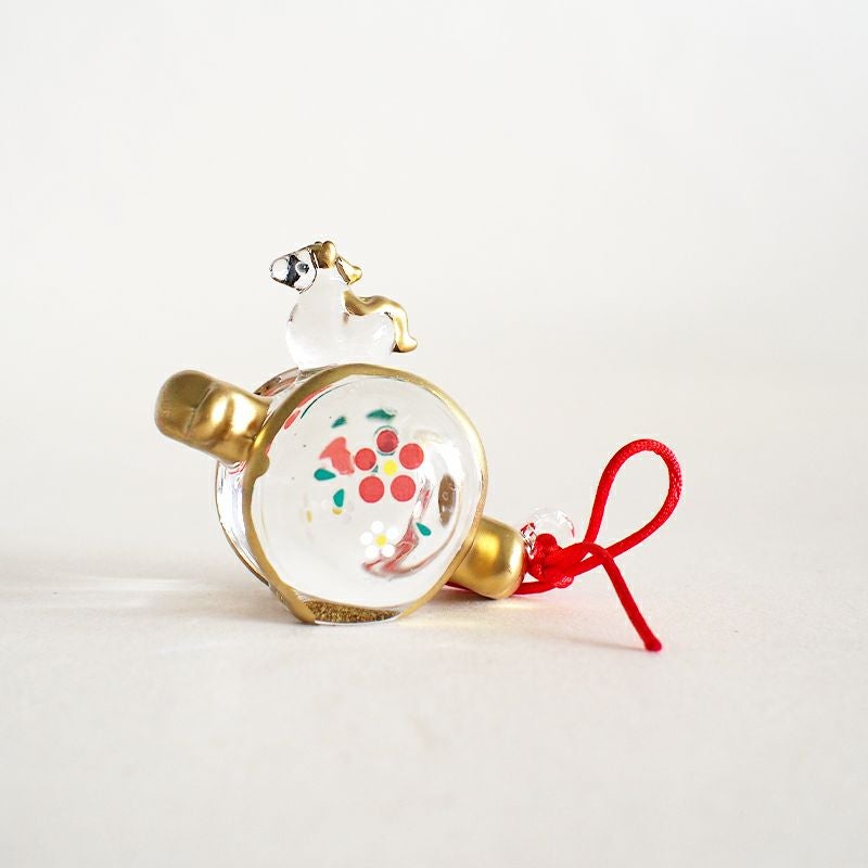 午は力強く駆ける馬の姿から、発展や成功を導くと信じられています