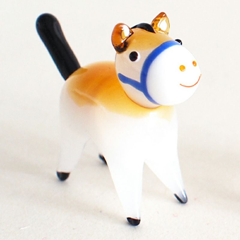 午は力強く駆ける馬の姿から、発展や成功を導くと信じられています