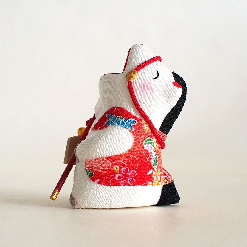 破魔矢持ち 笑顔と破魔矢で、一年を守る