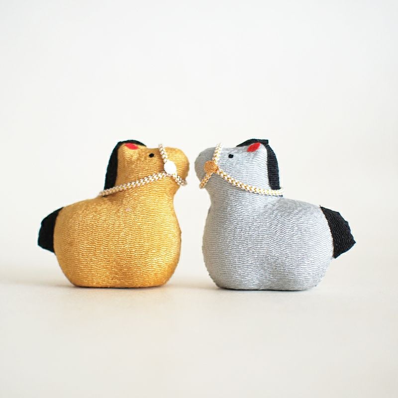 午は力強く駆ける馬の姿から、発展や成功を導くと信じられています