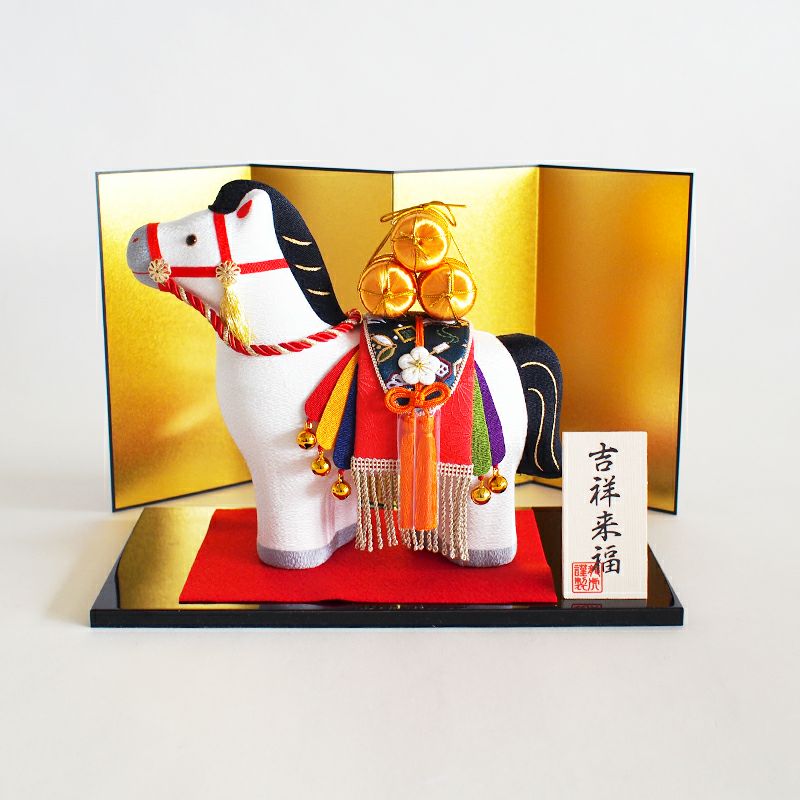 華やかな縁起物を背負った午の干支飾りです