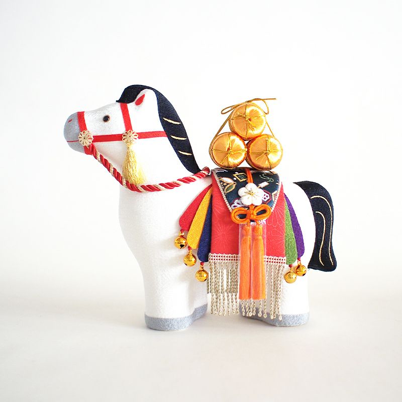 ちりめん生地を使って一つひとつ手作りされています